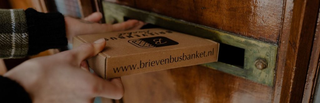 Gebak bestellen bij Brievenbus Banket - ambachtelijke taart in brievenbus doosje