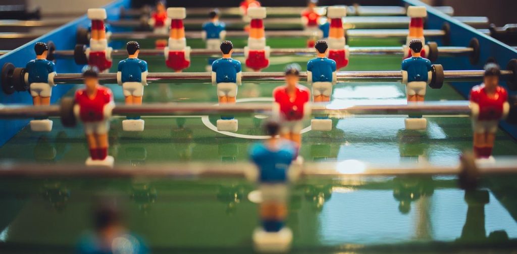 Caféspelen in Antwerpen illustratie met darts, biljart en andere traditionele horecaspelen