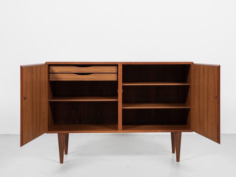 Collectie vintage meubelen in Antwerpen met klassieke en industriële designs voor uniek interieur